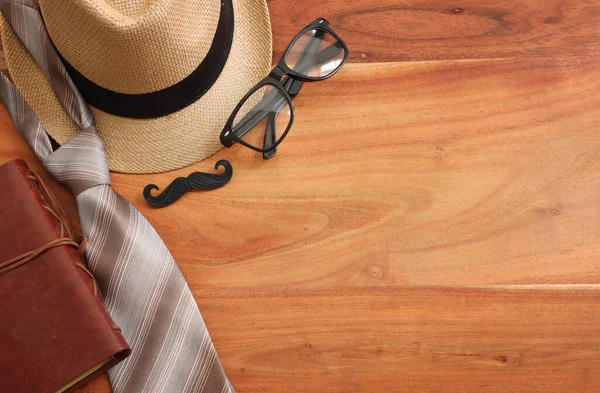 Concepto Del Día Del Padre Con Sombrero Fedora Corbata Sobre — Foto de Stock