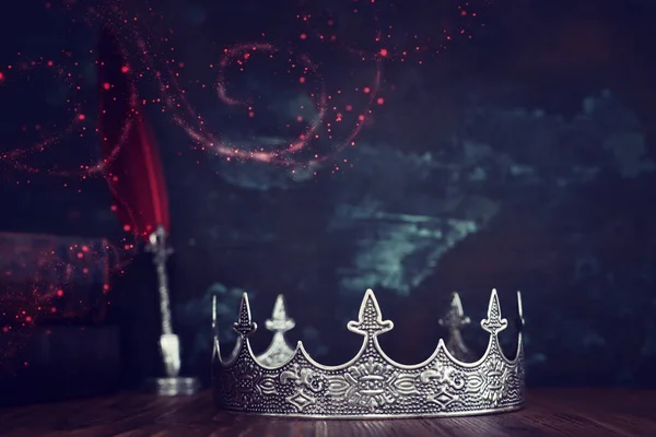 Nízký Klíčový Obraz Krásné Královny Nebo Krále Koruny Fantasy Středověké — Stock fotografie