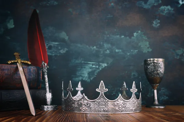 Low Key Image Beautiful Queen King Crown Next Sword Fantasy — Fotografia de Stock