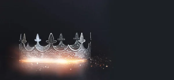 Низкий Ключевой Образ Красивой Королевы Короны Короля Фантазия Средневековья — стоковое фото