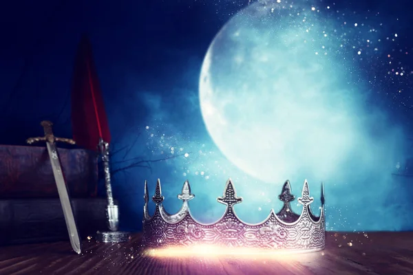 Low Key Image Beautiful Queen King Crown Next Sword Fantasy — 스톡 사진