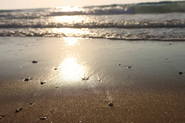 Zee Golven Warme Zonsondergang Licht Rustig Ontspannen Zandstrand — Stockfoto