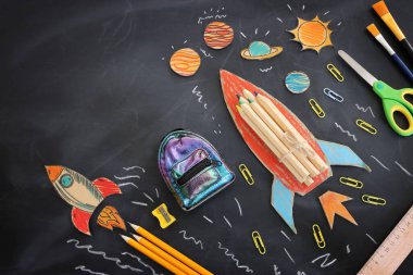 Eğitim. Okul konseptine geri dönelim. Üst görünüm, düz uzanma