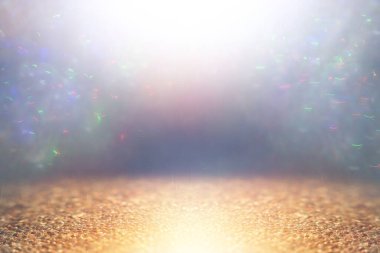 Soyut parıltılı ışıkların arkaplanı. Altın, mavi ve siyah. & Odaklan