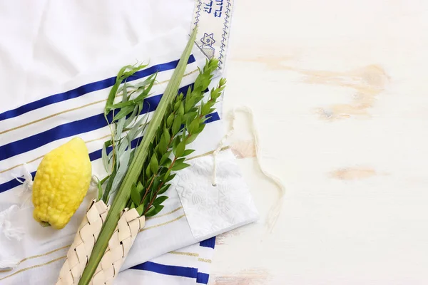 Еврейский Фестиваль Суккота Традиционные Символы Four Species Etrog Citron Lulav — стоковое фото