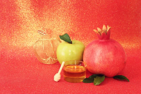Rosh Hashanah 犹太新年假期 红色闪光背景上的Taditional符号 — 图库照片