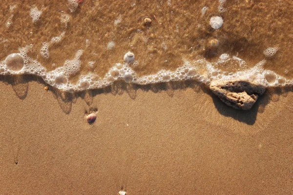 Deniz Dalgalarının Kumsaldaki Kumların Üst Görüntüsü — Stok fotoğraf