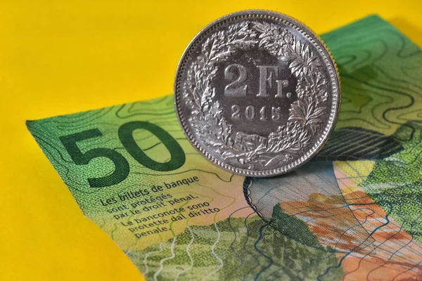 Moneda Suiza Dos Francos Con Billete — Foto de Stock