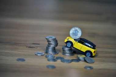 Oyuncak arabalı İsviçre parası