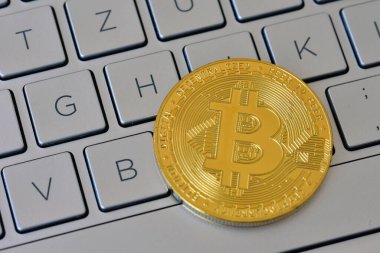 PC klavyesinde altın bitcoin