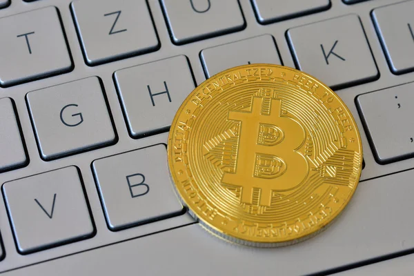 PC klavyesinde altın bitcoin