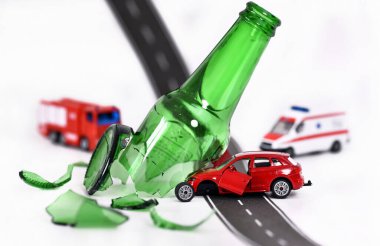 Araba kazası, oyuncak, kırmızı, yeşil, beyaz, arabalar, bir model, küçük bir kamyon.,