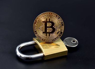 Altın bitcoin ile metal asma kilit