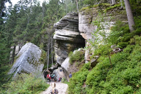 Yüksek rock Adrszpach Teplice Rocks park Çek Cumhuriyeti Broumov dağlık bölgedeki manzara