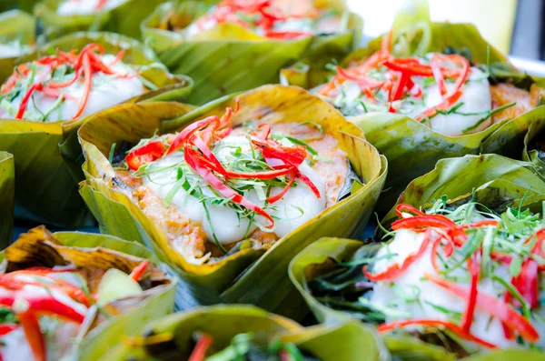 hor mok, Tay gıda, balık köri muhallebi muz yaprağı haşlanmış.