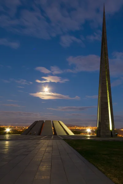 Tsitsernakaberd at night — Stock Photo, Image