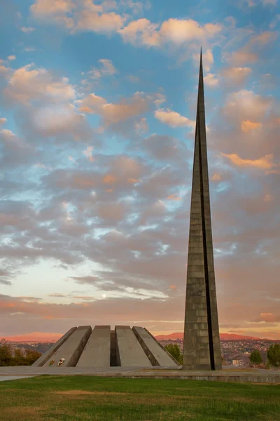 Tsitsernakaberd düşüş