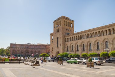 enerji içecekleri, Erivan ve Dışişleri bakanlıkları görünümünü