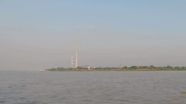 Ganges River Side Industry Landskap Utsikt Från Färja Båt Industripark — Stockvideo