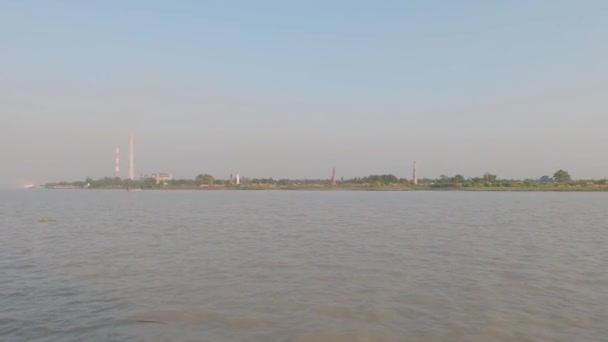 Daerah Industri Sungai Gangga Pemandangan Dari Kapal Feri Taman Industri — Stok Video