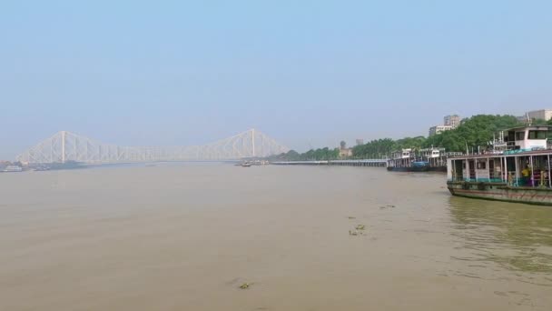 Puente Howrah Corona Río Vista Desde Ferry Tarde Kolkata Bengala — Vídeo de stock