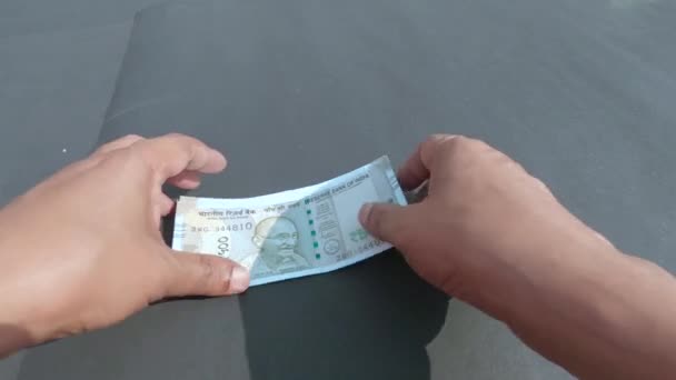 Masadaki Hint Beşyüz Banknotunu Saymaya Başla Para Sayımı Finans Konsepti — Stok video