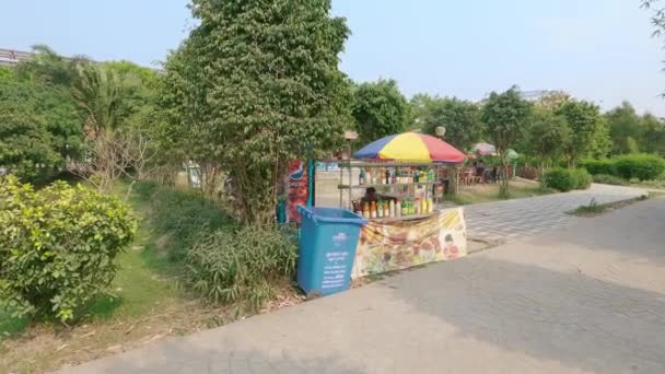 Open Air Fast Food Drink Stall Selling Cold Drink Hot — Stock Video