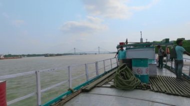 Yolculuk Ulaşım ve Turizm için feribot feribotu, Hooghly nehri üzerinde. Kolkata Batı Bengal Hindistan Güney Asya 12 Mayıs 2022