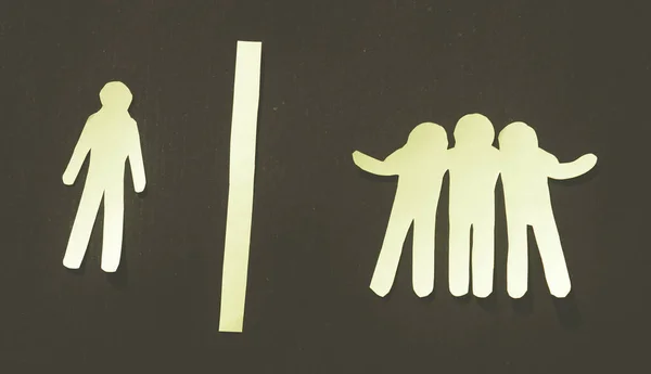 사람들로부터 고립된 사나이 외톨이 느낍니다 사회적 — 스톡 사진