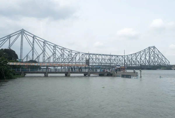 Howrah Bridge Balanced Attached Cantilever Bridge Covering Hooghly River West — ストック写真