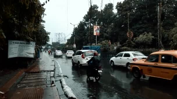 Kolkata City Street Traffic Wet Rainy Day Kolkata West Bengal — Vídeo de Stock