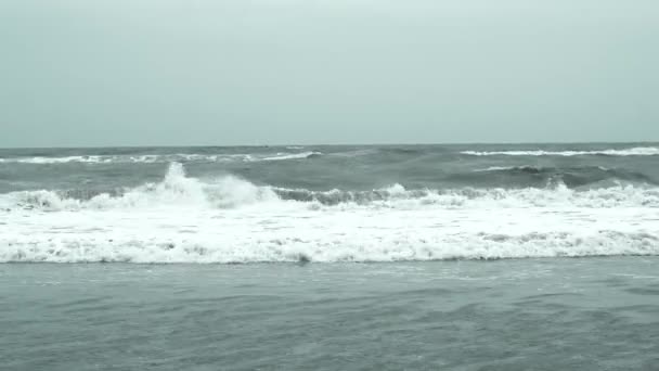 海浪冲刷着洋底 自然背景 Puri Odisha India — 图库视频影像