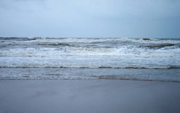 Fale Morskie Kruszą Się Dnie Oceanu Kontekst Natury Skup Się — Zdjęcie stockowe