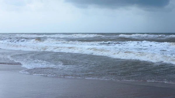Les Vagues Mer Écrasent Fond Océan Focus Foreground Puri Odisha — Photo
