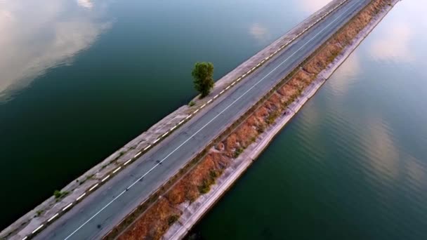 Beautiful Country Road Middle Calm Lake — Stok video