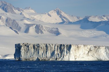 Iceberg, iceshelfs ve Antarktika dağlar