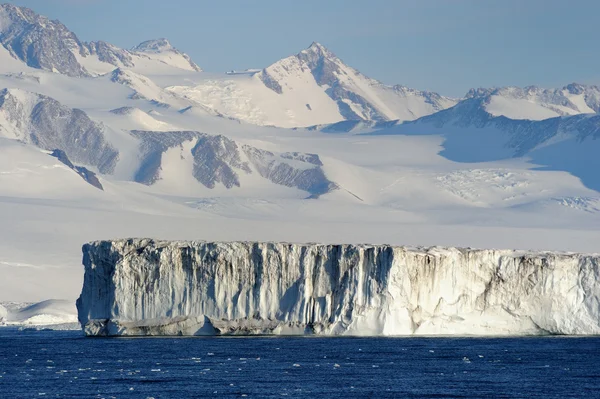 Iceberg, Iceshelfs e montanhas na Antártida — Fotografia de Stock