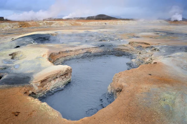 Hotspring in landscape — Stock Photo, Image