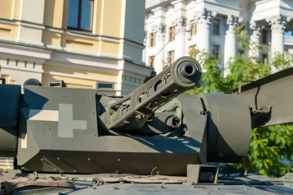 乌克兰陆军装甲运兵车的战斗火炮模块的特写 在基辅举行的军事装备展览 现代军事技术 乌克兰 2021年10月15日 — 图库照片