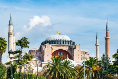 Ayasofya (Ayasofya Sophia) İstanbul 'da. Aziz Sophie Katedrali. Türkiye 'nin simgeleri. Turistik bir yer. Hindi. İstanbul. 25 Eylül 2021.