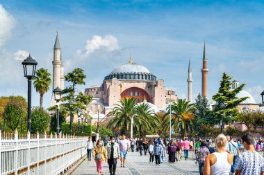 Ayasofya (Ayasofya Sophia) İstanbul 'da. Ayasofya Panorama Katedrali. Türkiye 'nin simgeleri. Turistik bir yer. Hindi. İstanbul. 25 Eylül 2021.