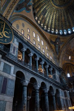 İstanbul, Ayasofya 'daki Ayasofya' daki freskler ve sütunlar. Türkiye 'nin simgeleri. Turistik bir yer. Hindi. İstanbul. 25 Eylül 2021.