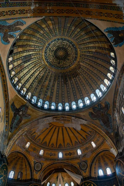 İstanbul 'da Ayasofya Mahallesi' nde bir panorama. Türkiye 'nin simgeleri. Turistik bir yer. Hindi. İstanbul. 25 Eylül 2021.