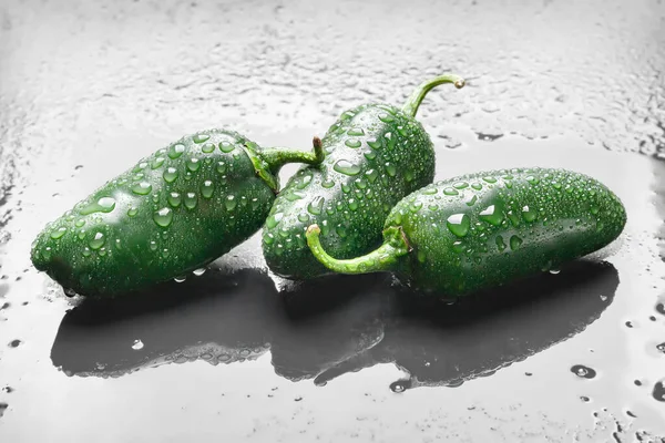 Jalapeno Pepper Bunch Wet Green Jalapeno Peppers Dark Background Natural — Stock Photo, Image