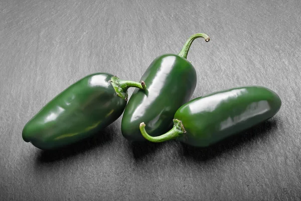 Poivre Jalapeno Bande Poivrons Verts Jalapeno Sur Fond Sombre Aliments — Photo