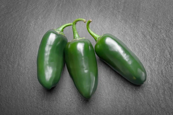 Poivre Jalapeno Piment Jalapeno Vert Sur Fond Sombre Aliments Naturels — Photo