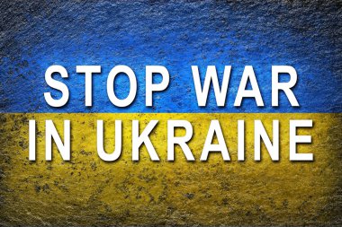 Ukrayna bayrağı. Ukrayna bayrağı, UKRAINE 'da büyük bir slogan olan DUR SAVAŞI kaba bir yüzeye resmedildi. Yaratıcı arkaplan.