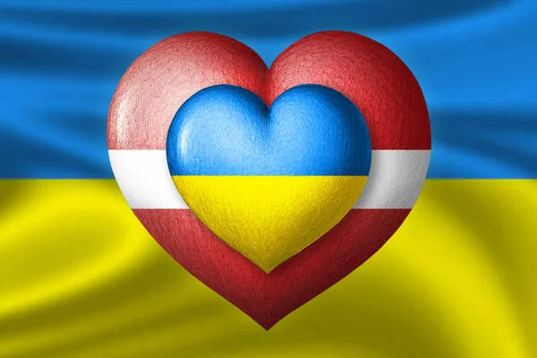 우크라이나와 라트비아의 국기이다 깃발의 색깔에 사람의 우크라이나 국기의 배경에 있습니다 — 스톡 사진