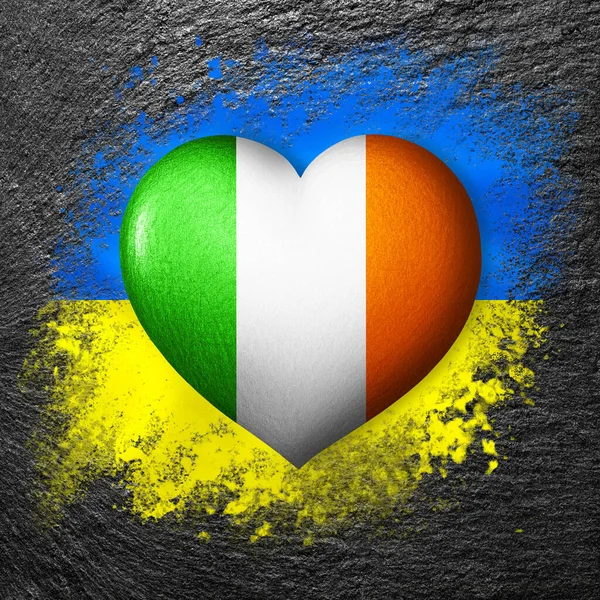 Vlaggen Van Oekraïne Ierland Vlaggenhart Achtergrond Van Vlag Van Oekraïne — Stockfoto
