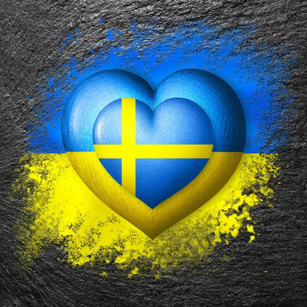 Σημαίες Της Ουκρανίας Και Της Σουηδίας Δύο Καρδιές Στα Χρώματα — Φωτογραφία Αρχείου